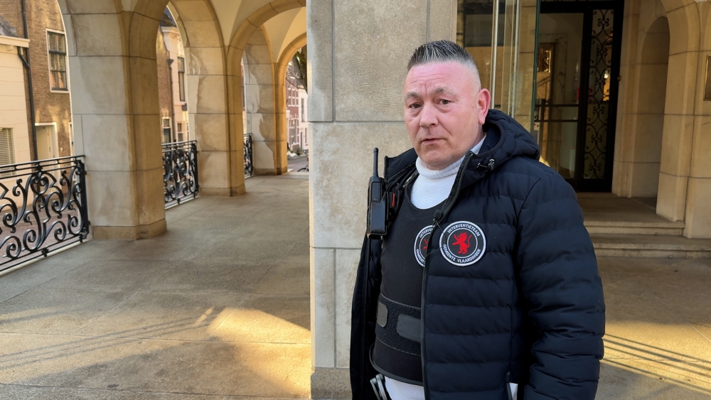 Rob aarzelde geen moment toen man met stenen naar Vlaardings stadhuis liep