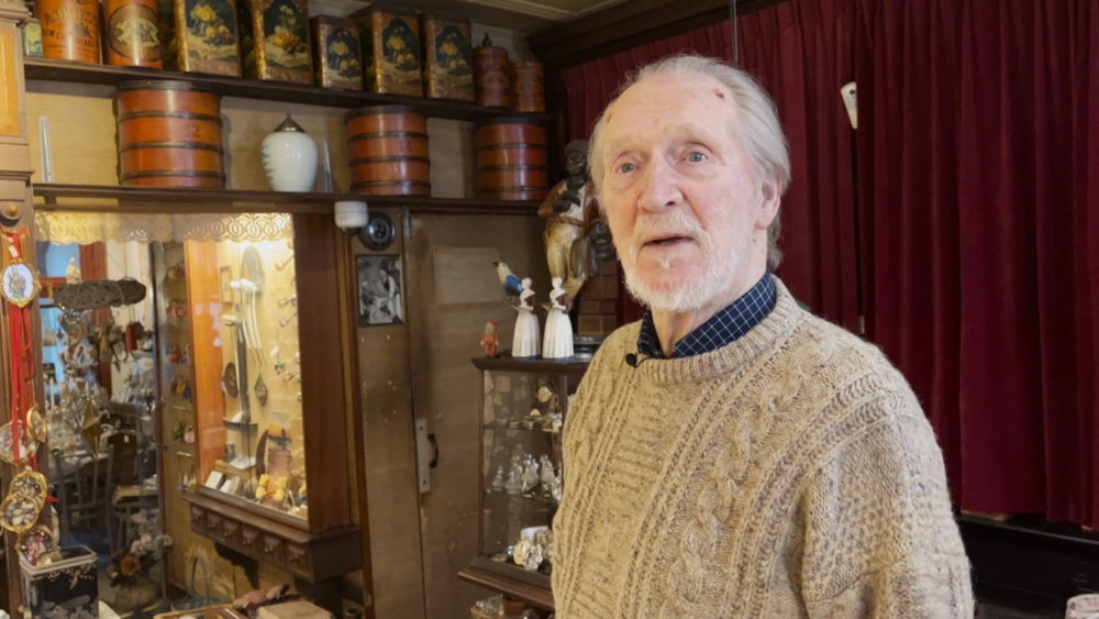 Joop Stigter (88), eigenaar oudste winkel van Vlaardingen, overleden