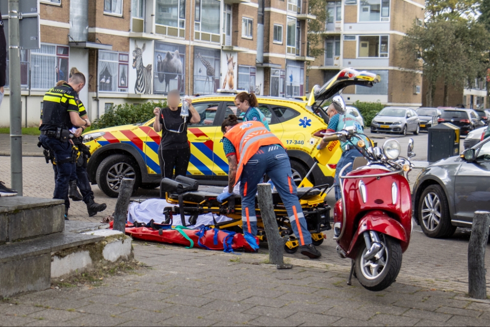 Scooterrijdster raakt gewond bij aanrijding