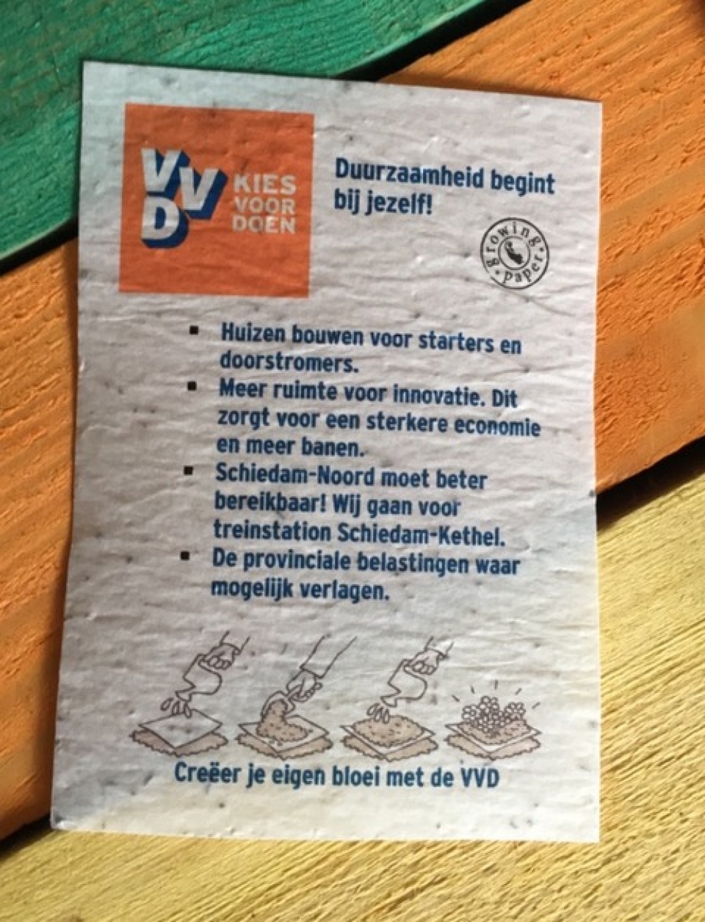 Uit de VVD verkiezingsflyer groeit een veldboeket