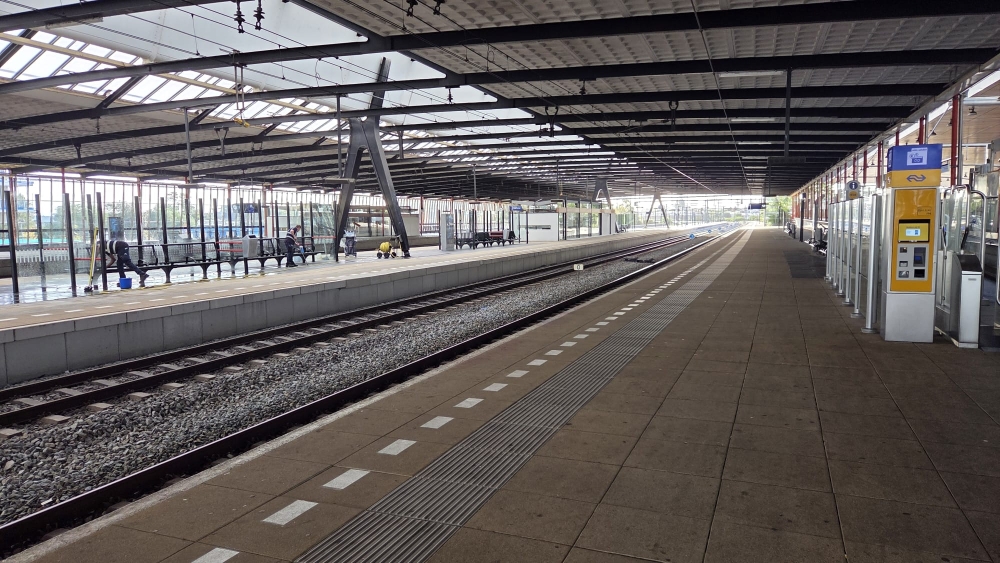 Staking in het openbaar vervoer zorgt voor een verlaten station Schiedam Centrum