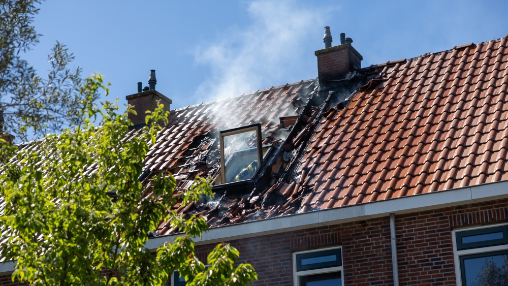 Flinke brand in woning aan de Huysmansstraat in Schiedam