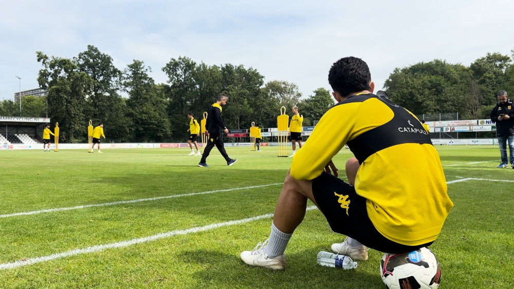 Griekse topclub ‘Aris FC’ traint bij Zwaluwen in Vlaardingen