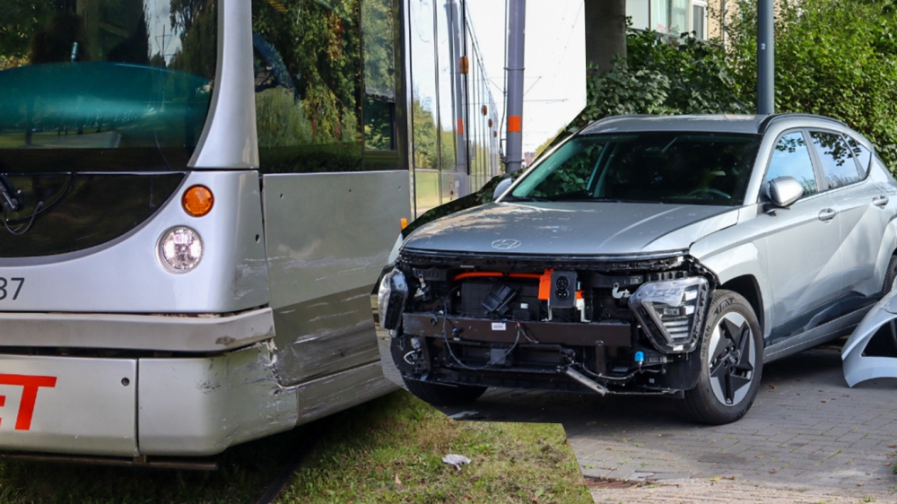 Auto botst op tram in Schiedam