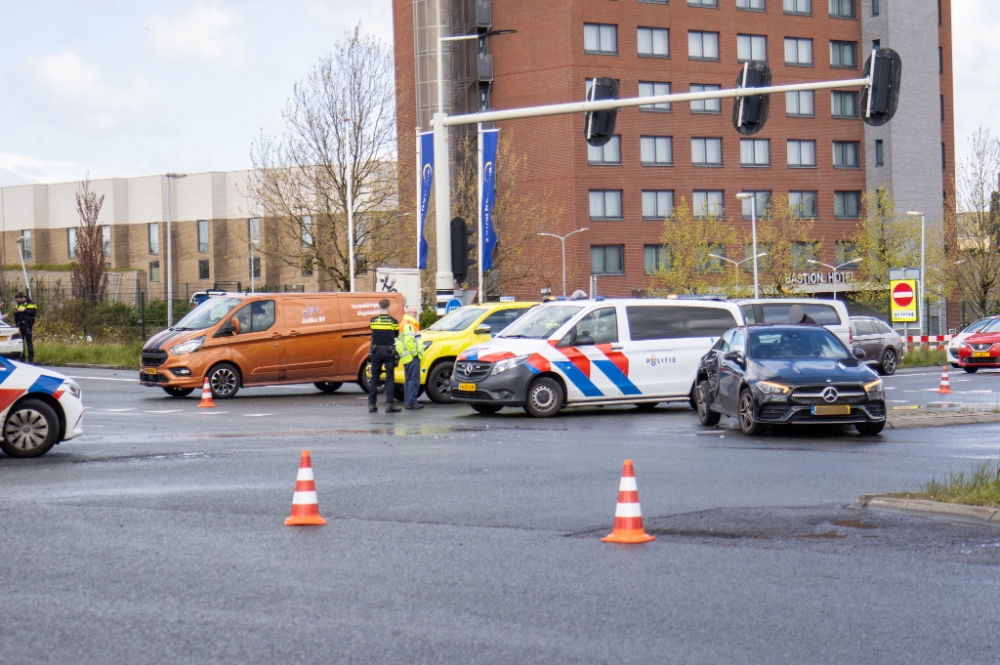 Veel getoeter en irritatie na aanrijding bij Vijfsluizen