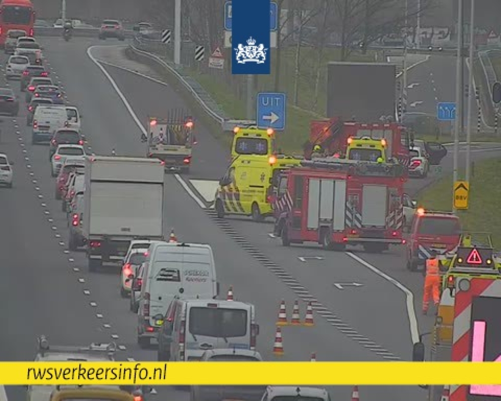 Ongeval op A20 richting Hoek van Holland zorgt voor flinke file
