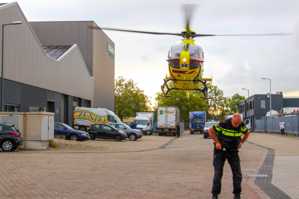 Traumaheli landt op kruispunt