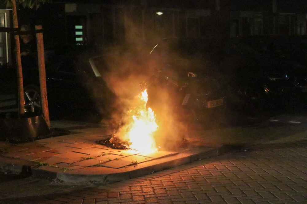 Meerdere brandjes in Woudhoek, kliko’s in brand gestoken