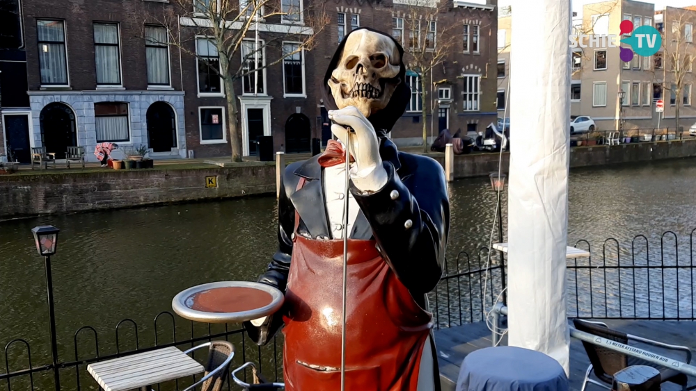 De stad hangt vol met corona-uitingen, hopelijk is in de zomer alles normaal