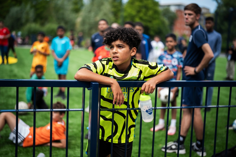 Geen voetbal op de pleintjes: hitte legt sport voor Schiedamse jeugd stil