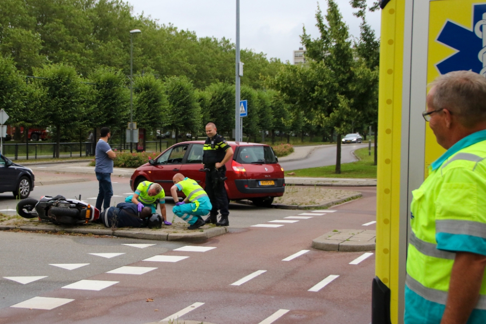 Scooterrijder gewond geraakt bij aanrijding