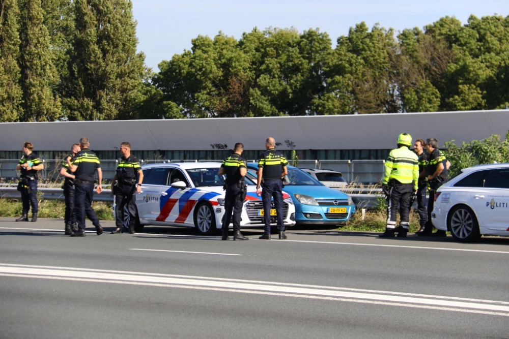 Wegpiraat zorgt voor afsluiten Beneluxtunnel na achtervolging op hoge snelheid door Noord- en Zuid-Holland