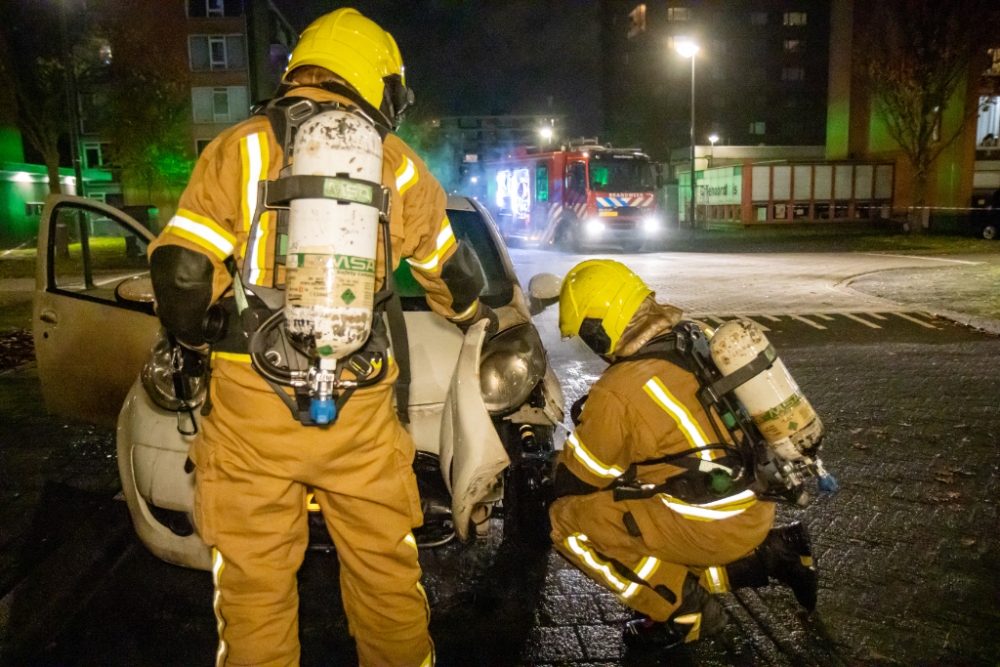 &#039;Explosie kilometers ver te horen&#039;, daarna brand in auto in Groenoord