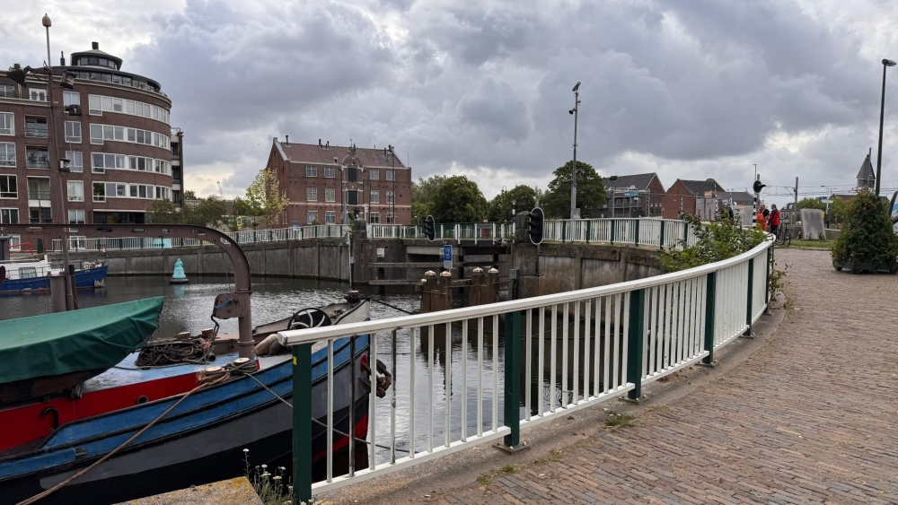 Prinses Julianabrug in Vlaardingen weer open voor fietsers en voetgangers