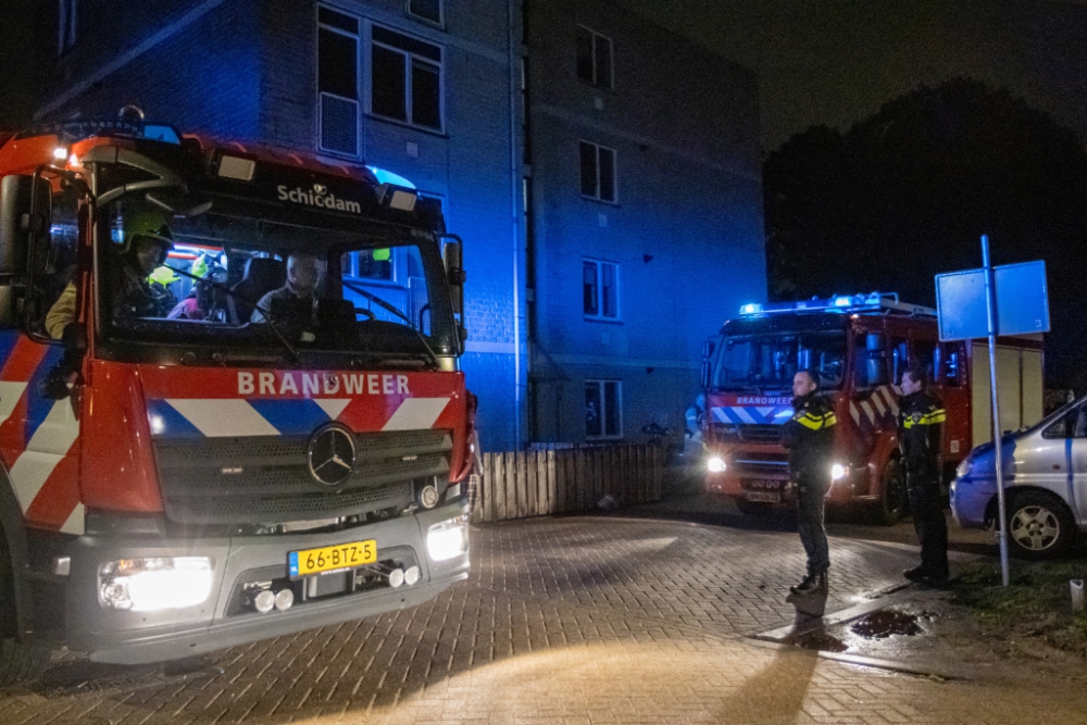 Kaars veroorzaakt brand in kast, deken blijkt brand niet te doven