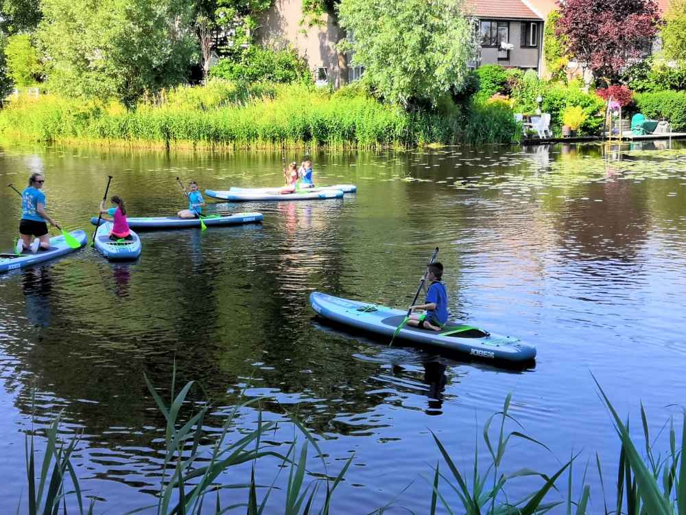 Suppende scouts op Poldervaart