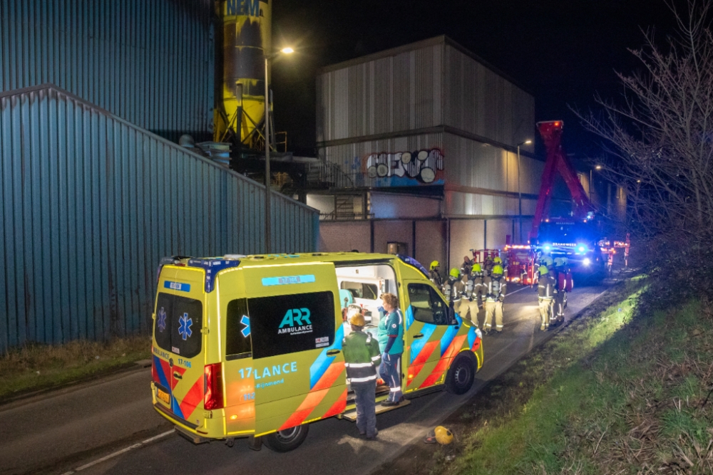 Brand bij NEM in Vlaardingen: Vulcaanweg en de Koningin Wilhelminahaven afgesloten