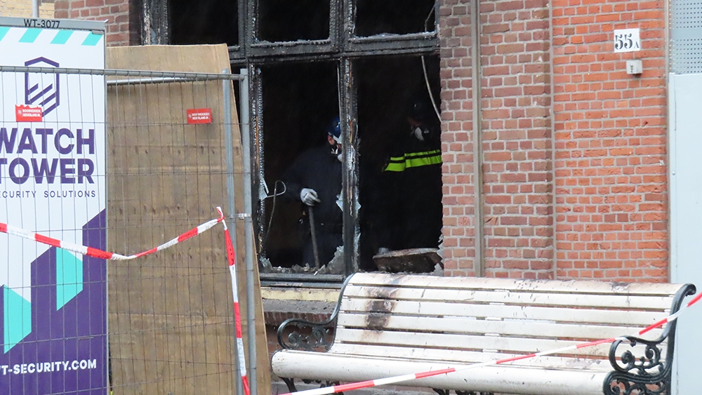 Gebiedsverbod loodgieter en mogelijk tipgeld na verwoestende brandbom in Vlaardingen