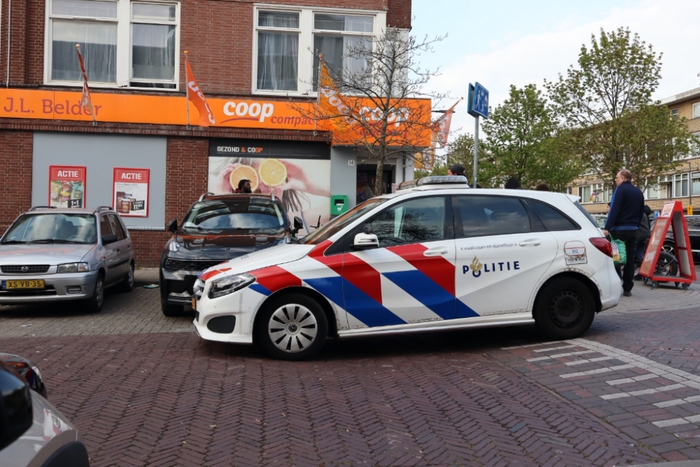 Politie bij de Coop na de overval op 13 april