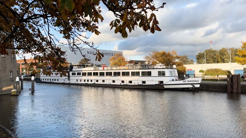 Vluchtelingenopvang aan de Buitenhavenweg blijft tot september, wel op kleinere boot