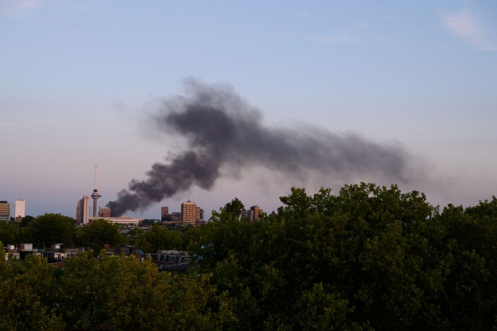 Stankoverlast in Vlaardingen en Schiedam door brand in Rotterdam-Zuid