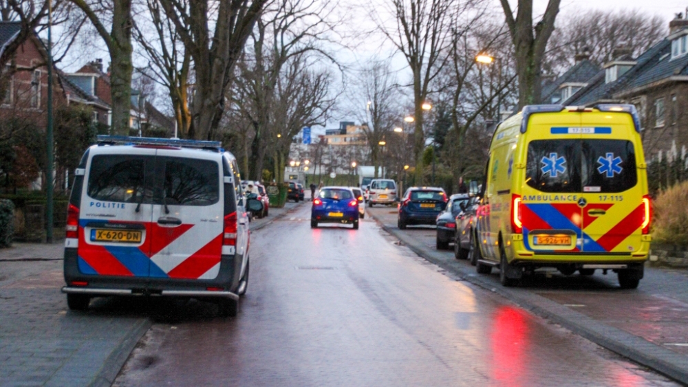 Kind valt met mes in de hand in de Prins Bernhardlaan Vlaardingen en raakt zwaargewond