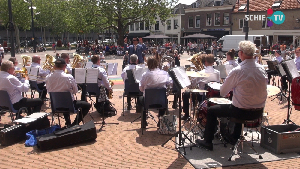 Rijnmondband geeft optreden op Land van Belofte