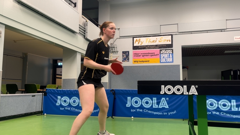Nederlands team, met Schiedamse Britt Eerland, door op WK Tafeltennis in Londen