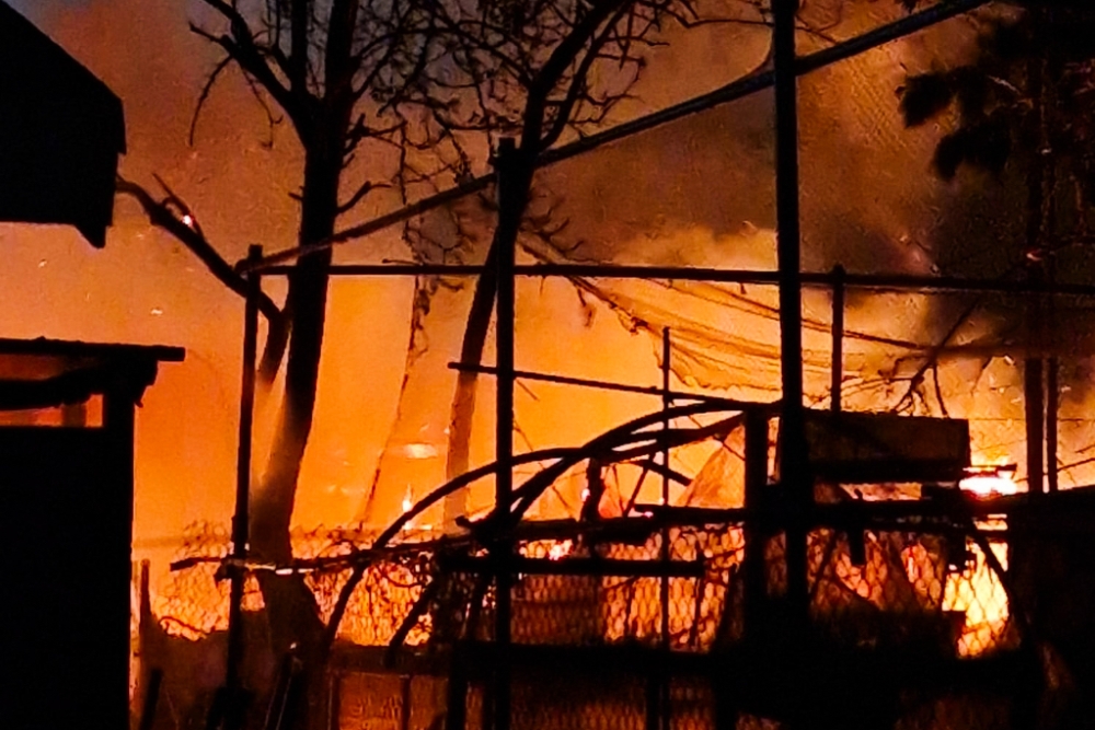 Grote brand net over de grens met Schiedam moeilijk te bestrijden