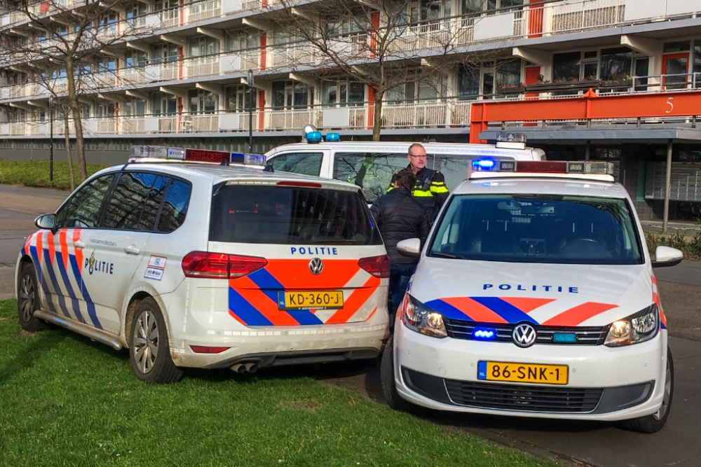 Bejaarde vrouw komt ten val, ambulance laat even op zich wachten