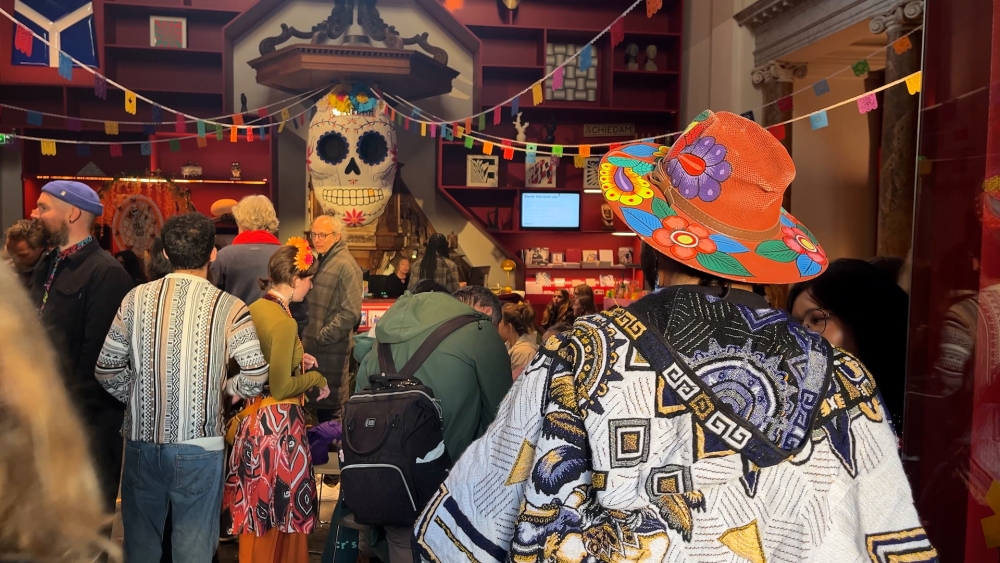 Dag van de Doden gevierd in Schiedam: ‘Het is alles behalve somber’