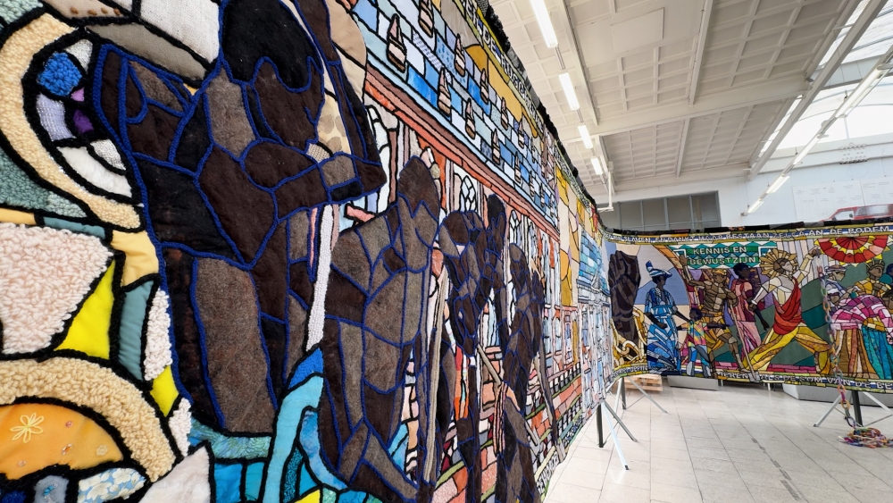 Wandkleed van 35 meter vertelt het verhaal van slavernij en toekomst