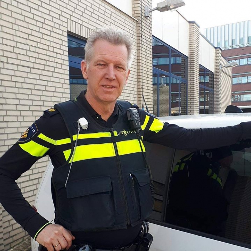 Actie op Facebook om wijkagent Ruurd Postma voor Woudhoek te behouden