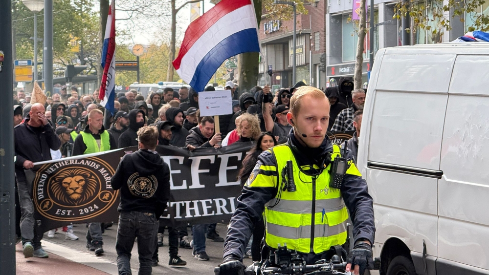 Burgemeester geeft uitleg over waarom azc-protest niet uit de hand liep