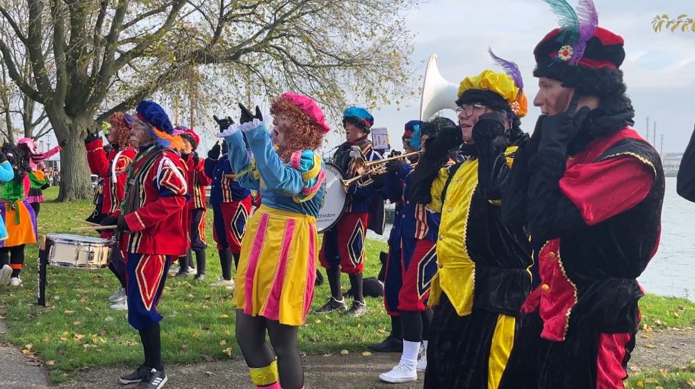 Alle tijden van de Sinterklaasintochten in Schiedam en Vlaardingen op een rij