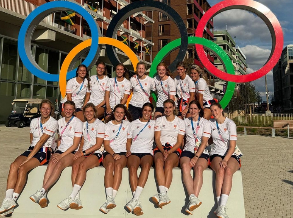 Nederlandse handbalvrouwen in het Olympisch dorp 