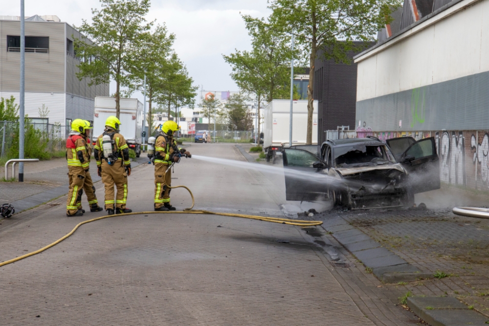 Auto brandt uit in Schiedam
