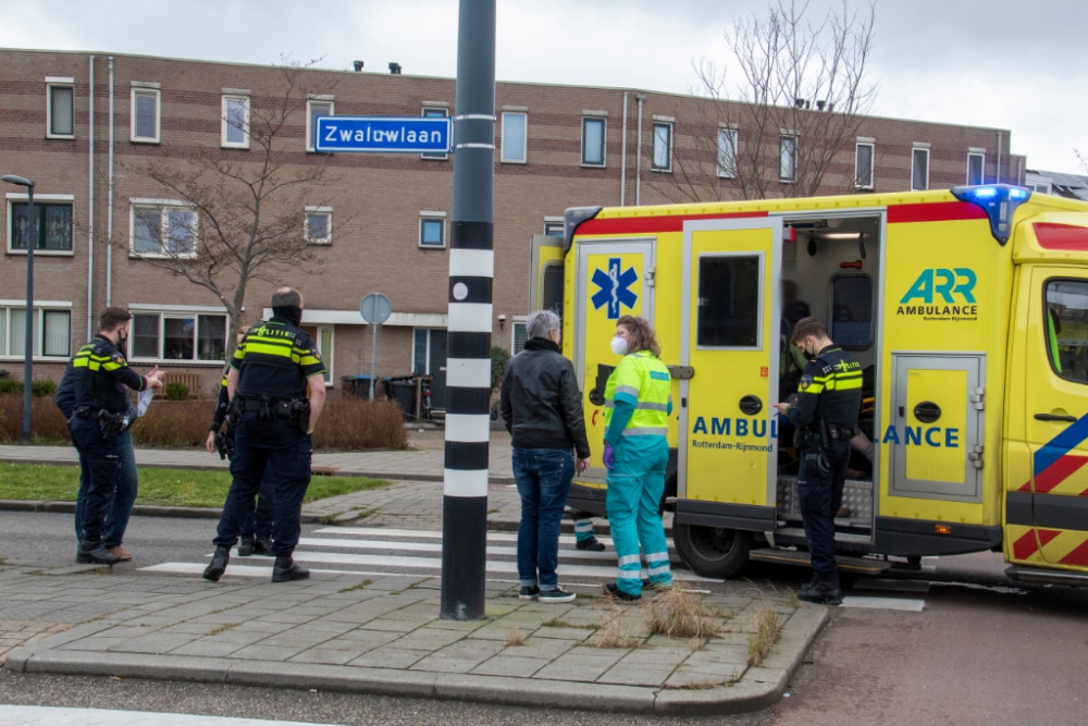 Fietser gewond na aanrijding op Zwaluwlaan