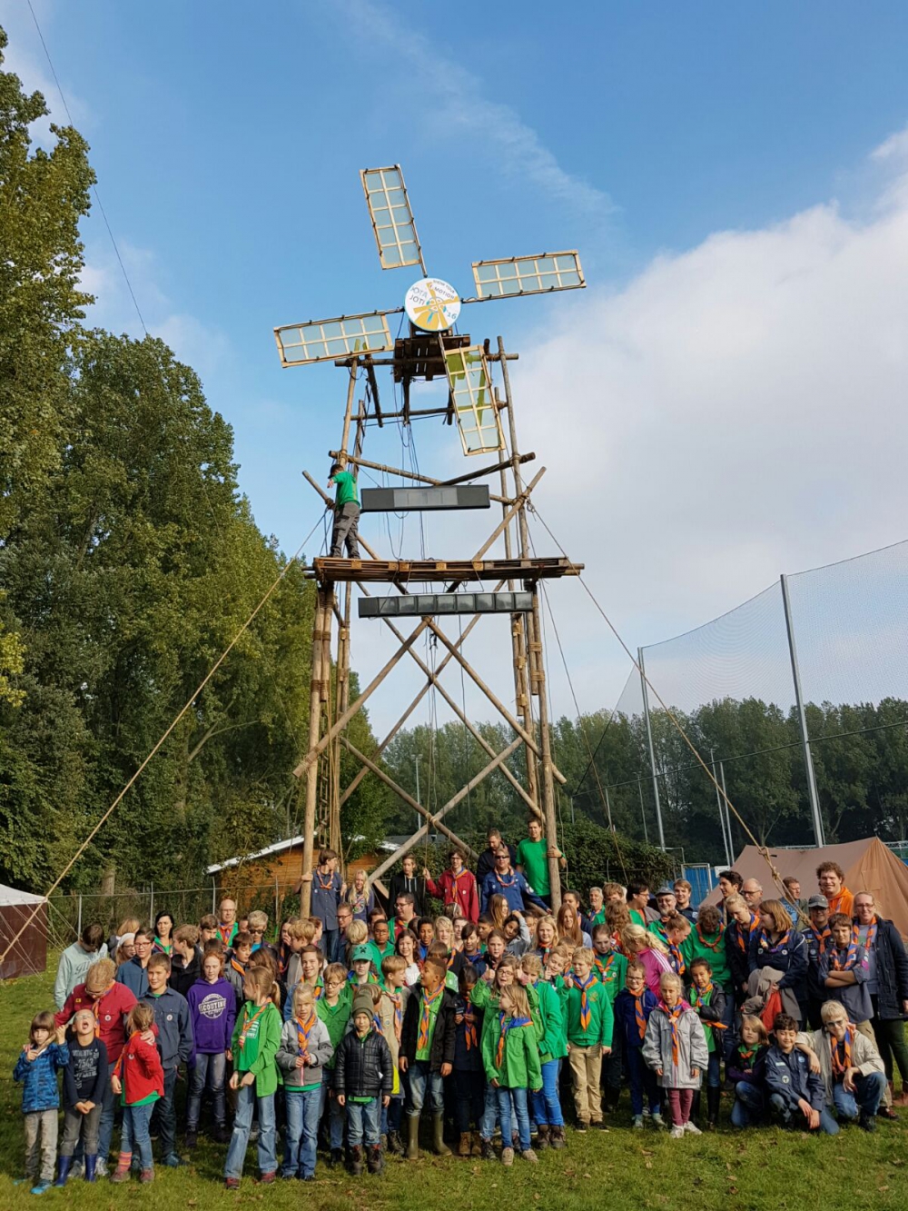 Scouting viert jubileum welpen met taart