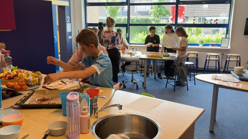 ‘Doen om te ontdekken’: Leerlingen groep 6 maken samen tortilla’s als les op school