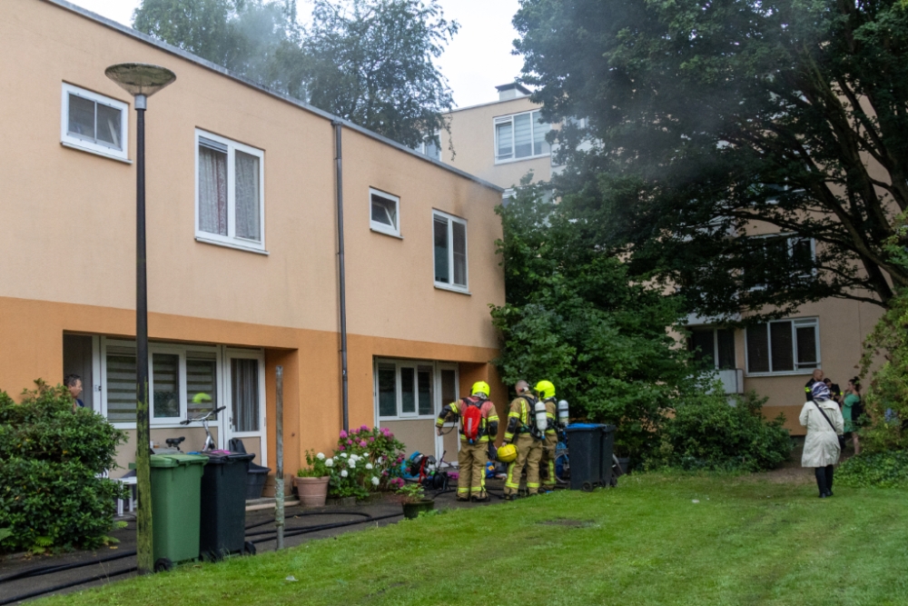 Brandweer bij de woning