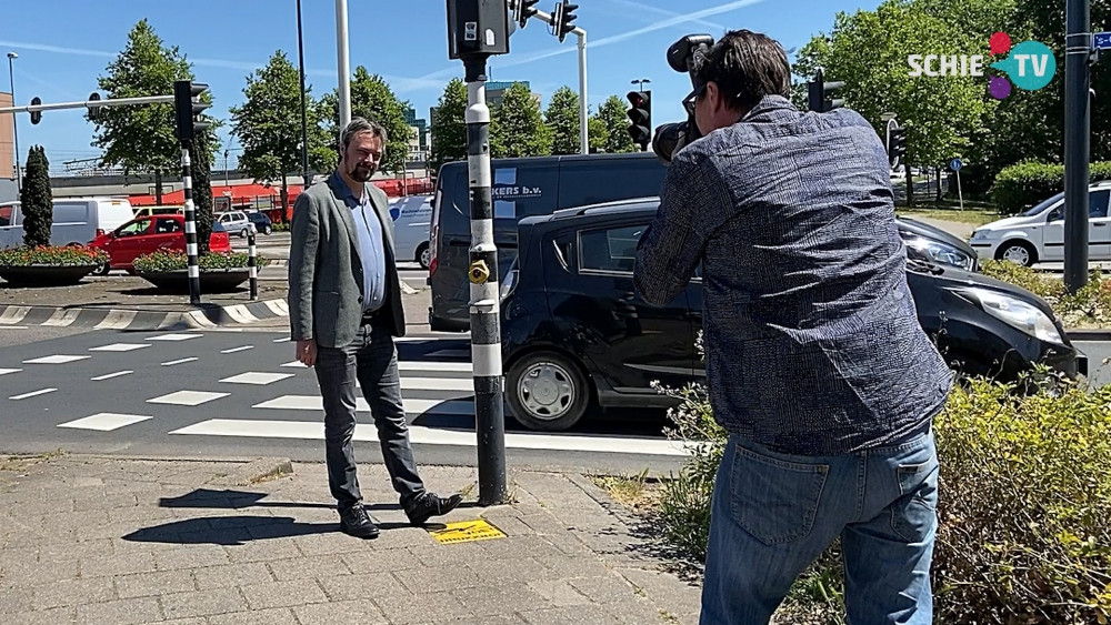 Wethouder trots op primeur voor Schiedam: voetschakelaar bij stoplicht