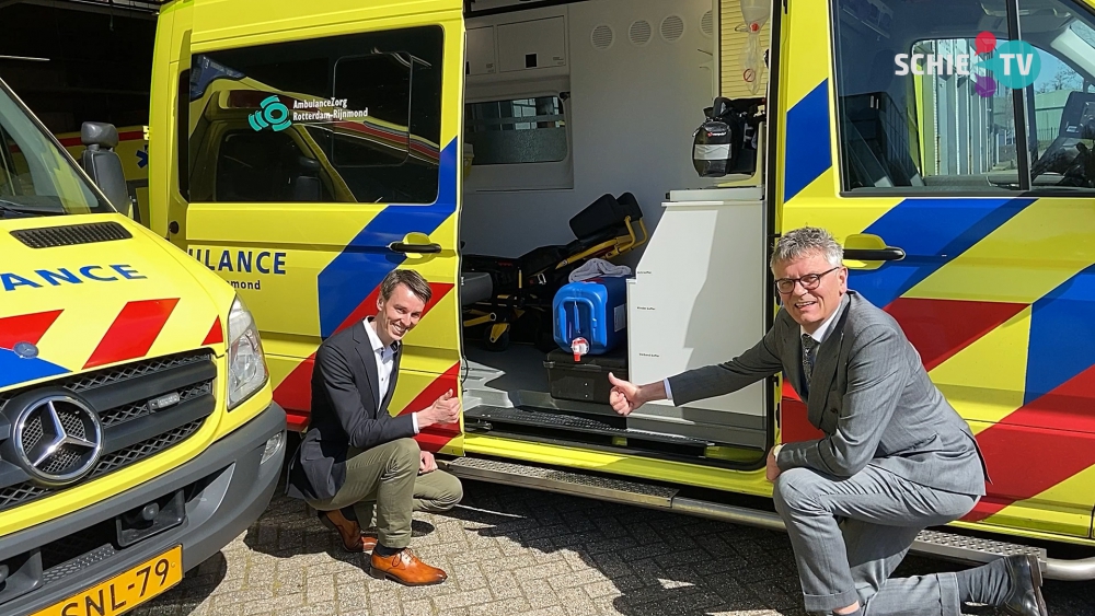 Schiedamse distillateur maakt desinfecterende handgel voor ambulancemedewerkers