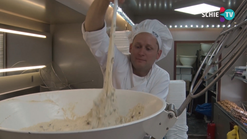 Nico bakt de oliebollen nu op de Koemarkt: &#039;een goed alternatief&#039;