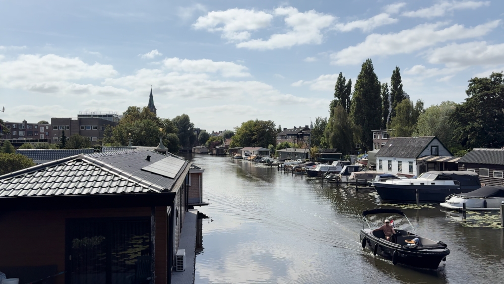 Vlaardingers reageren geschrokken op aangetroffen voet in de Vaart: ‘Lijk gedumpt?’
