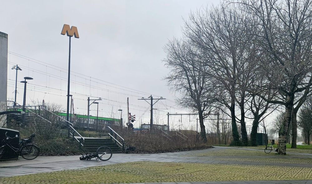 Trappen bij station Vlaardingen West maken plaats voor fiets- en voetpad