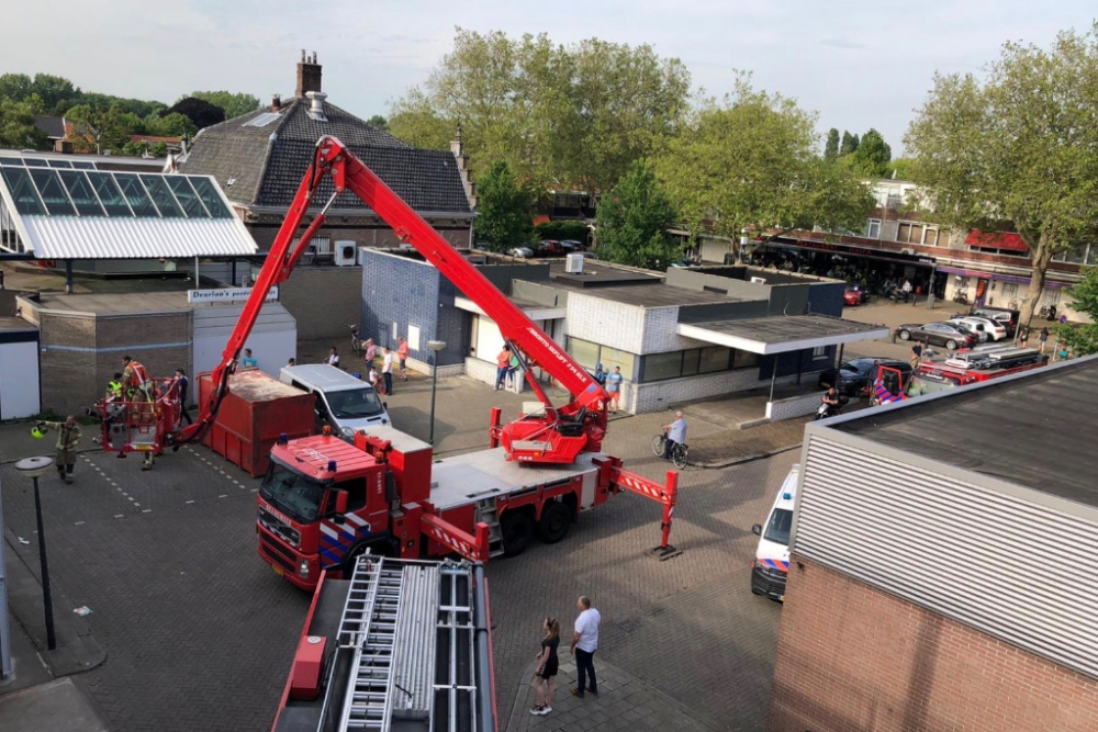 Brandweer rukt uit voor knallende koeling supermarkt