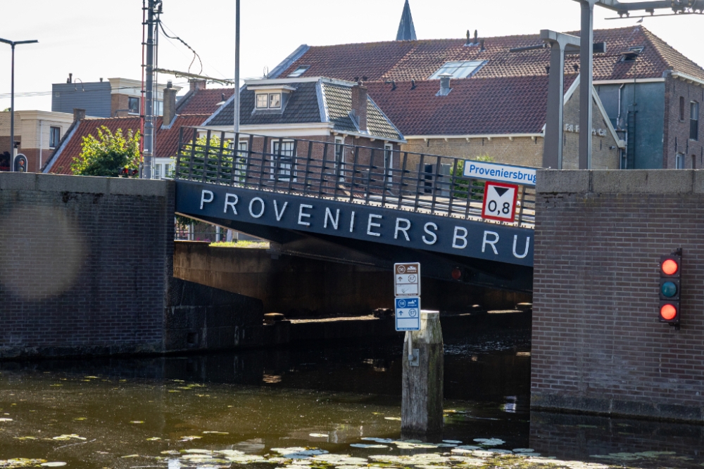 Proveniersbrug staat vast: verkeerschaos in Schiedam