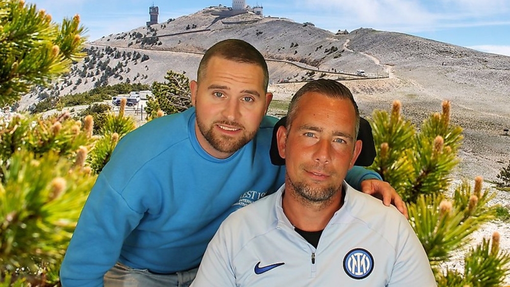 Richard (rechts) met de vriend waarmee hij de Mont Ventoux gaat beklimmen