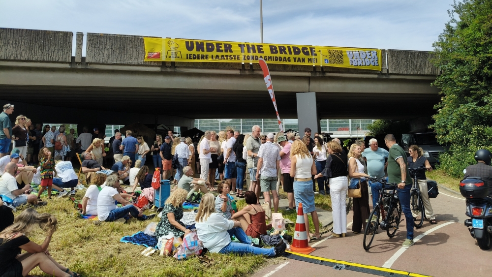 Kleinschalig festival Under The Bridge trekt 250 bezoekers uit hele regio